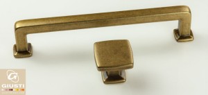 wloskie-uchwyty-do-mebli-postarzane-zloto-seria-780-antique-florence.jpg